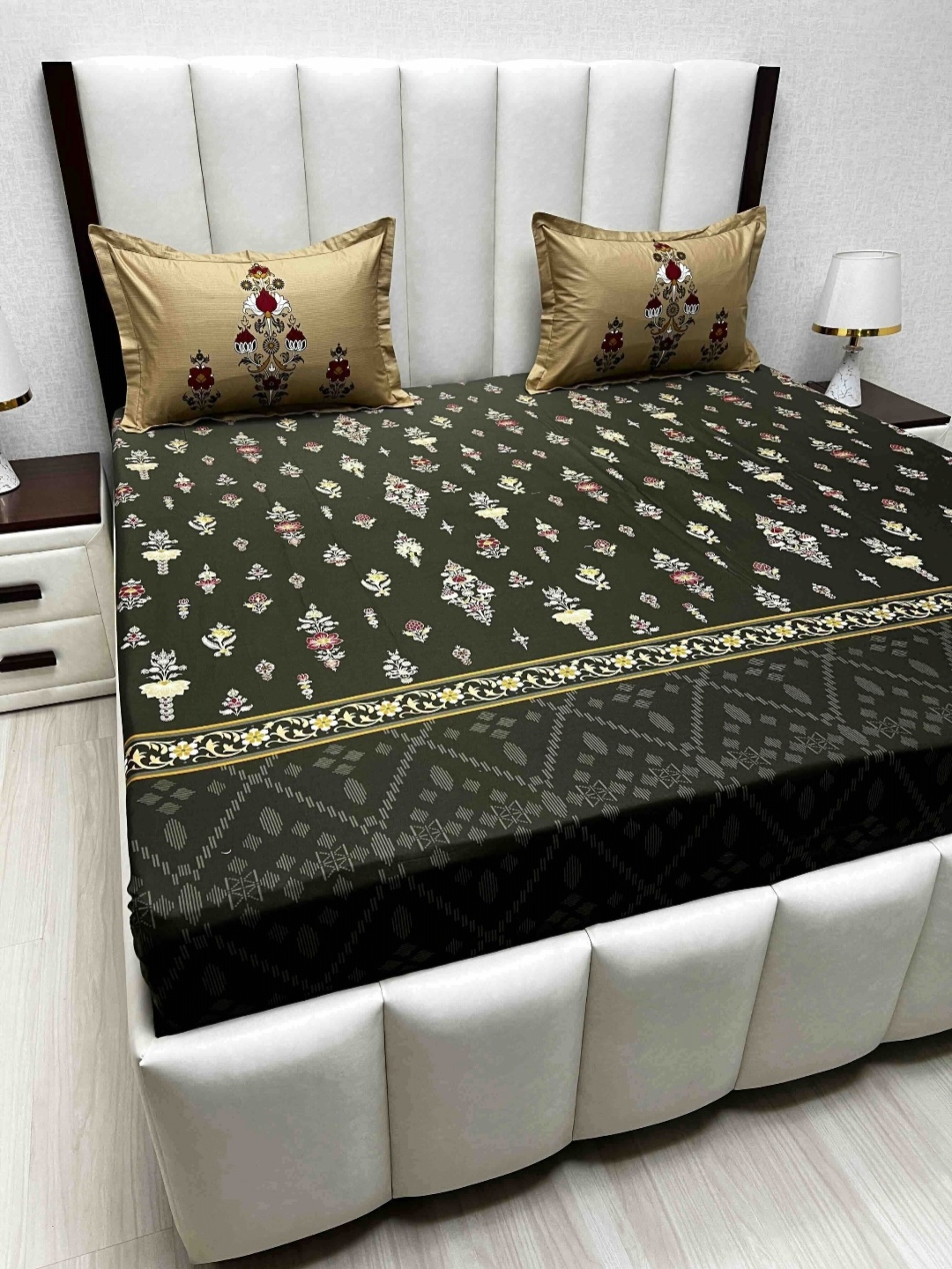 

Pure Decor Green & White Floral Printed 240 TC Cotton King Bedsheet Set 2.74 m x 2.74 m