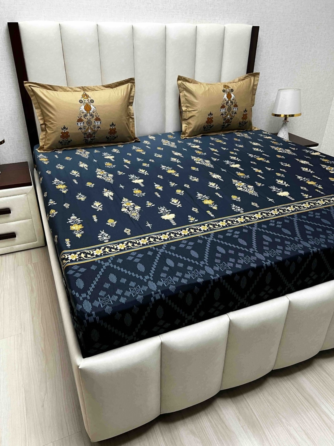 

Pure Decor Blue & White Floral 240 TC Cotton King Bedsheet Set 2.74 m x 2.74 m