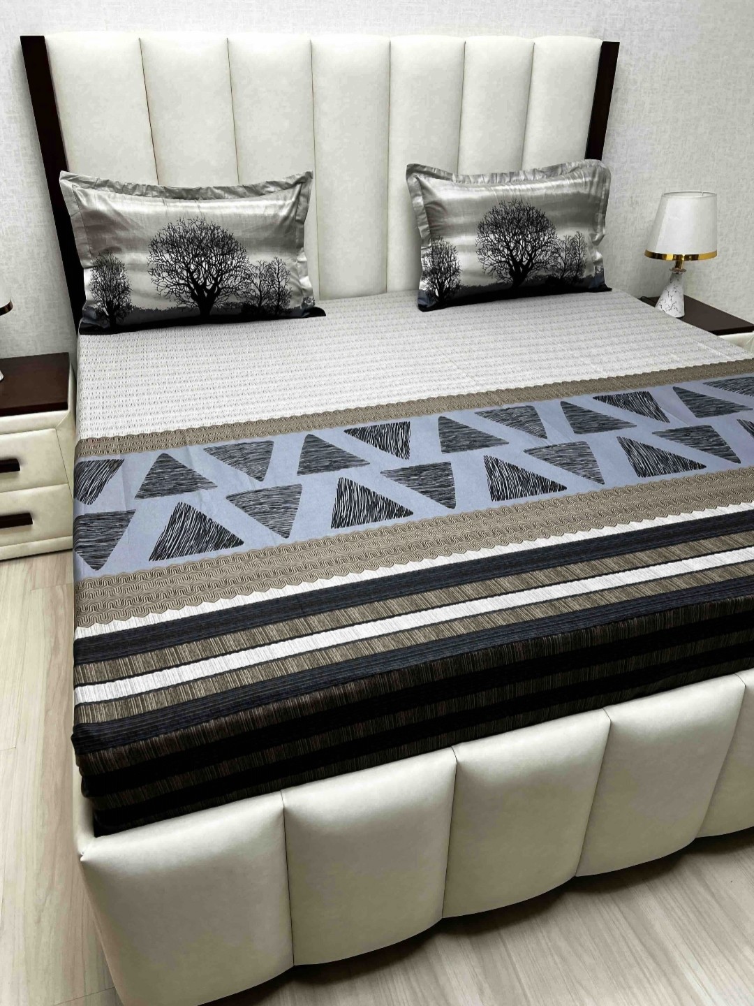 Pure Decor White & Grey Abstract Printed 240 TC Cotton King Bedsheet Set 2.74 m x 2.74 m