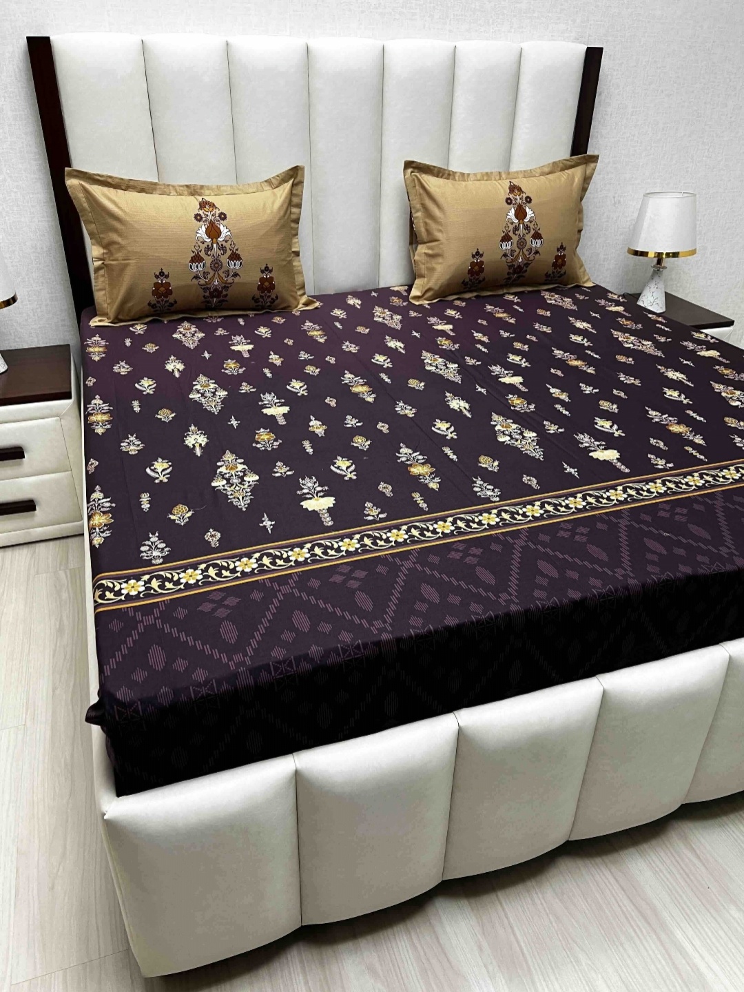 

Pure Decor Purple & White Floral Printed 240 TC Cotton King Bedsheet Set 2.74 m x 2.74 m