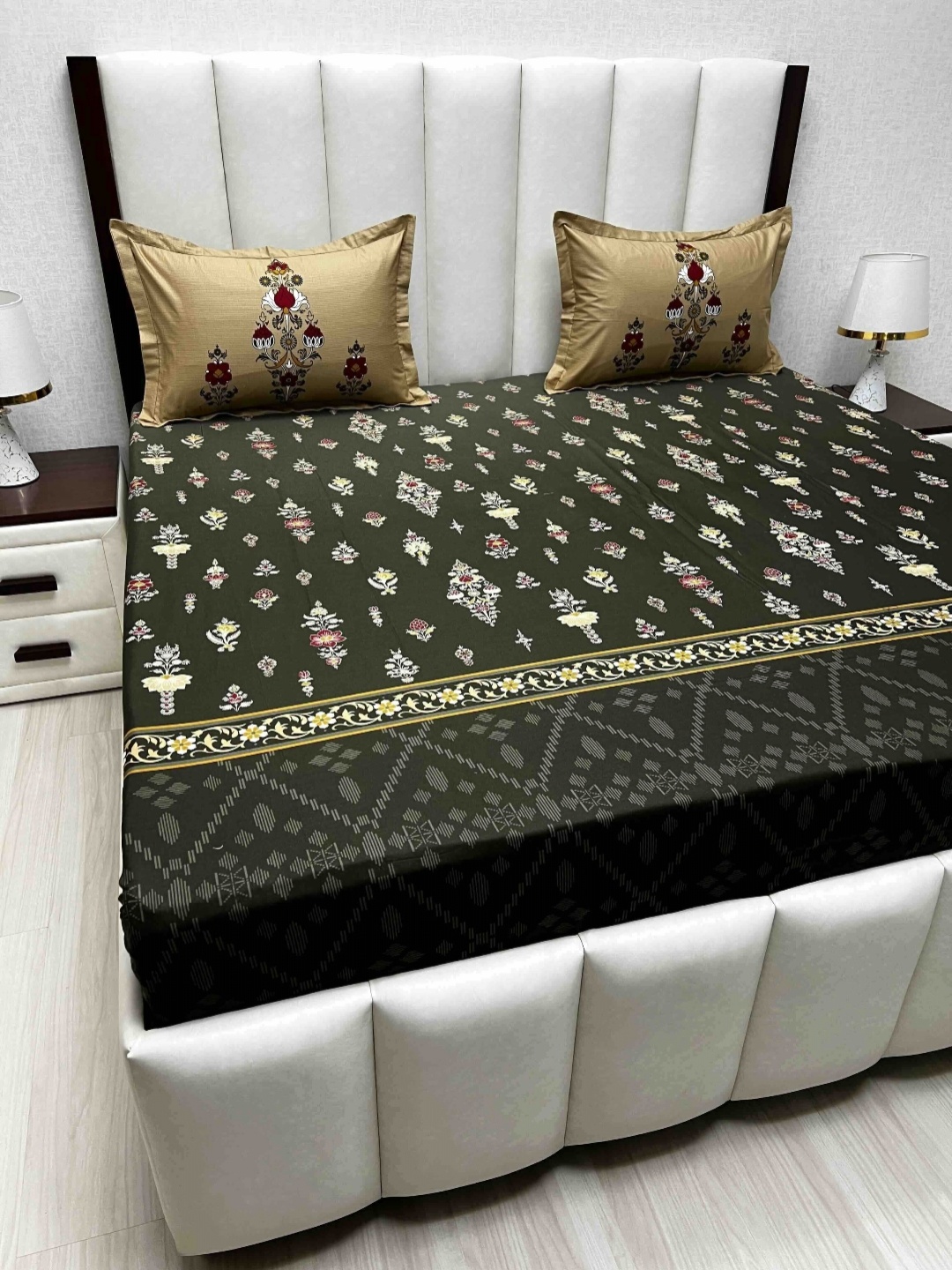 

Pure Decor Green & White Floral Printed 230 TC Cotton King Bedsheet Set 2.74 m x 2.74 m