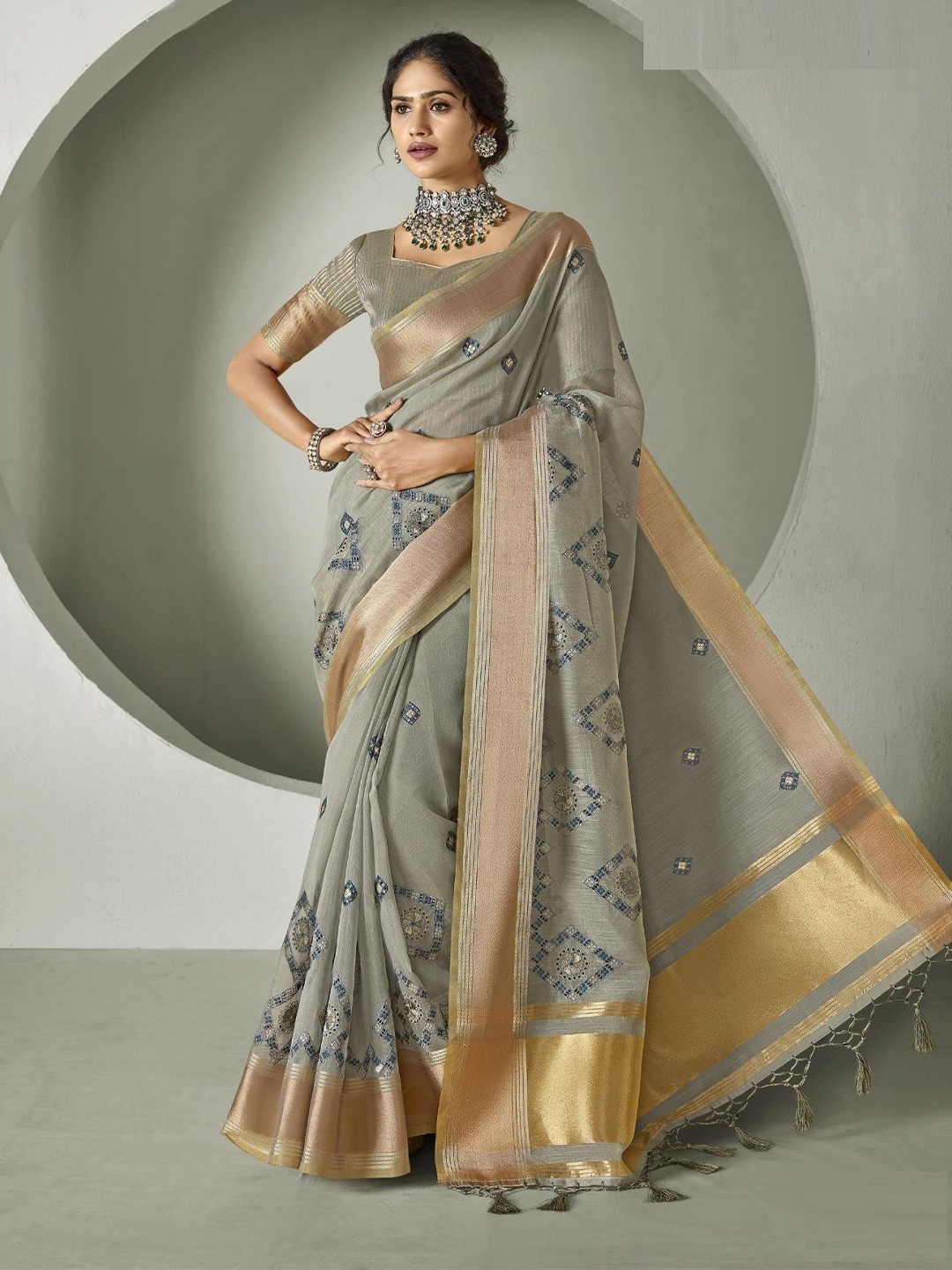 

MAHALASA Ethnic Motifs Embroidered Pure Cotton Saree, Grey