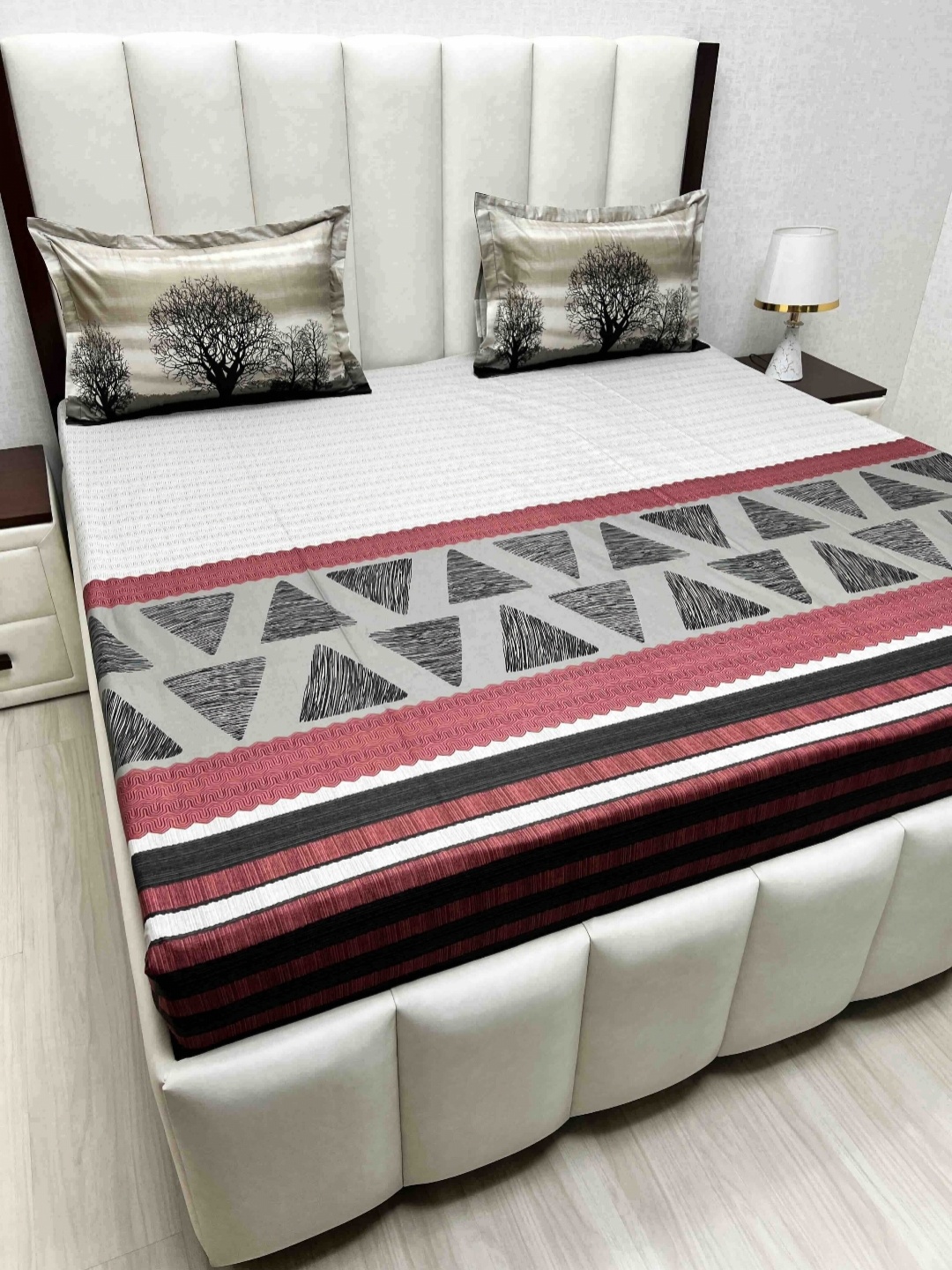 

Pure Decor White & Grey Printed 220 TC Cotton King Bedsheet Set 2.74 m x 2.74 m