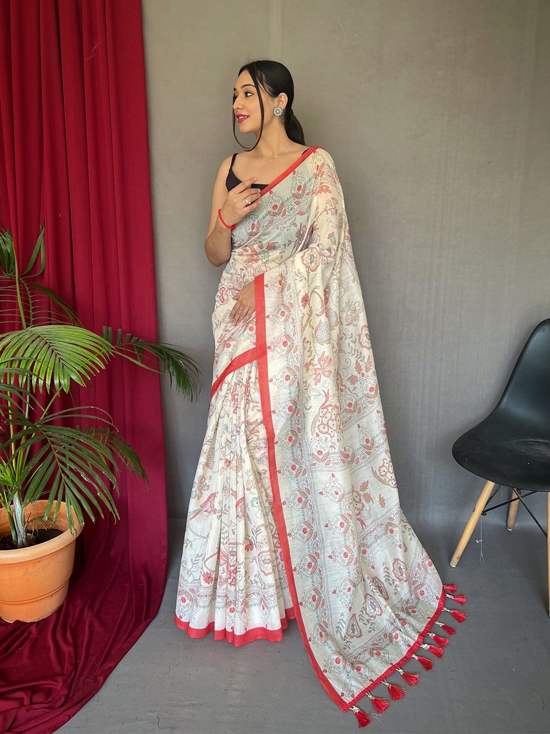 

LeeliPeeri Designer Ethnic Motifs Printed Saree, White
