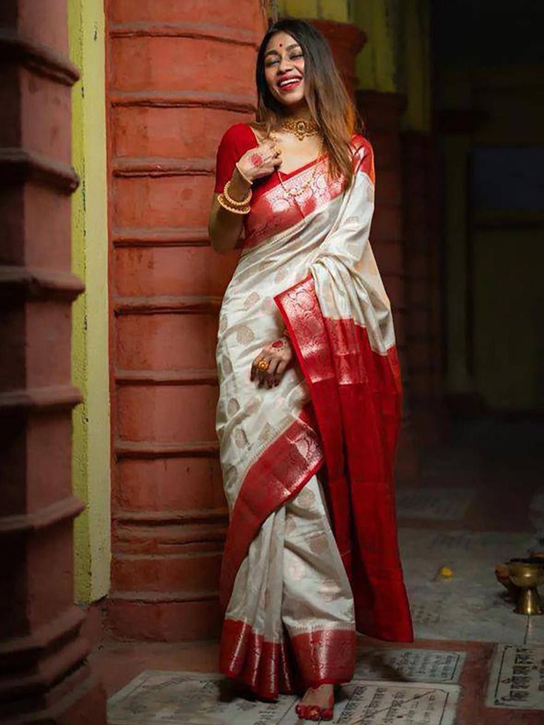 

Rujave Woven Design Zari Kanjeevaram Saree, White