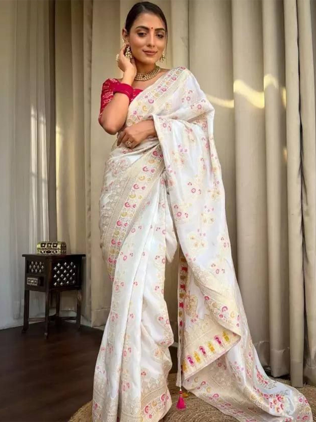 

Rujave Ethnic Motifs Zari Art Silk Kanjeevaram Saree, White