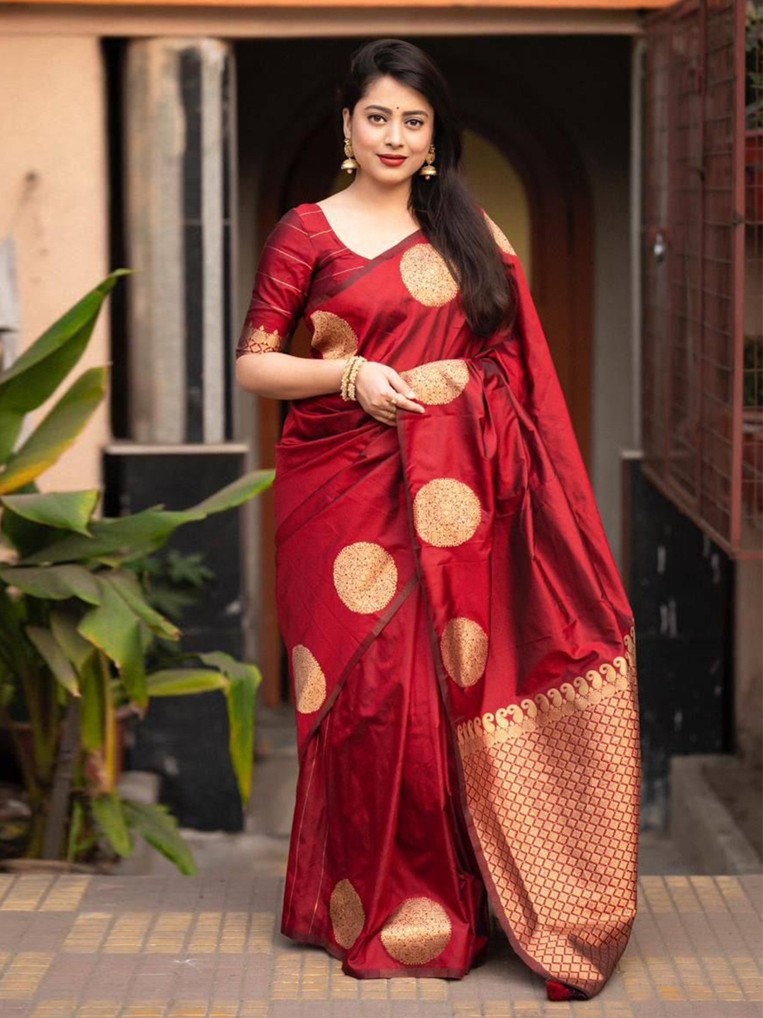 

Rujave Woven Design Zari Kanjeevaram Saree, Maroon