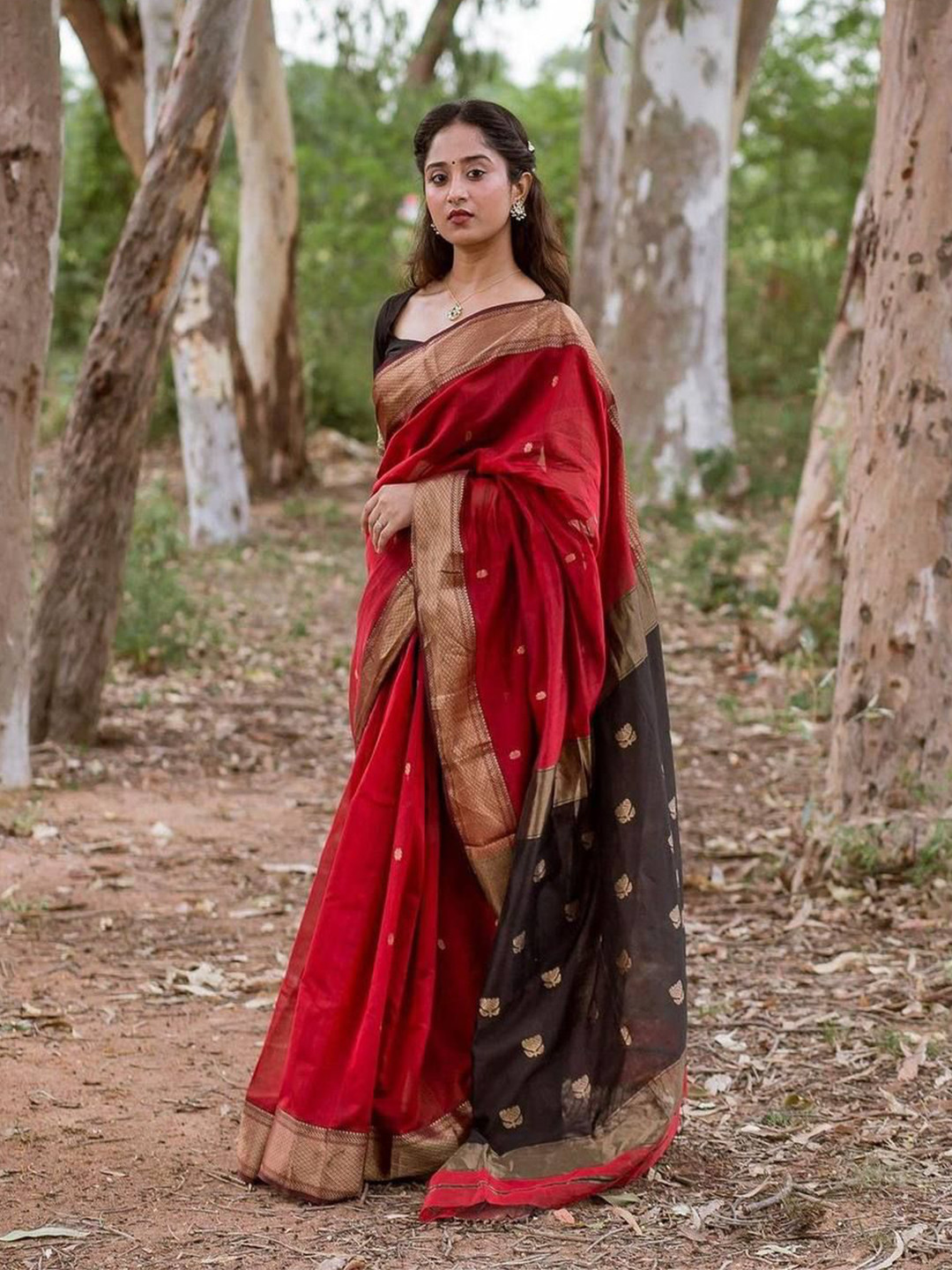 

Rujave Woven Design Zari Kanjeevaram Saree, Red