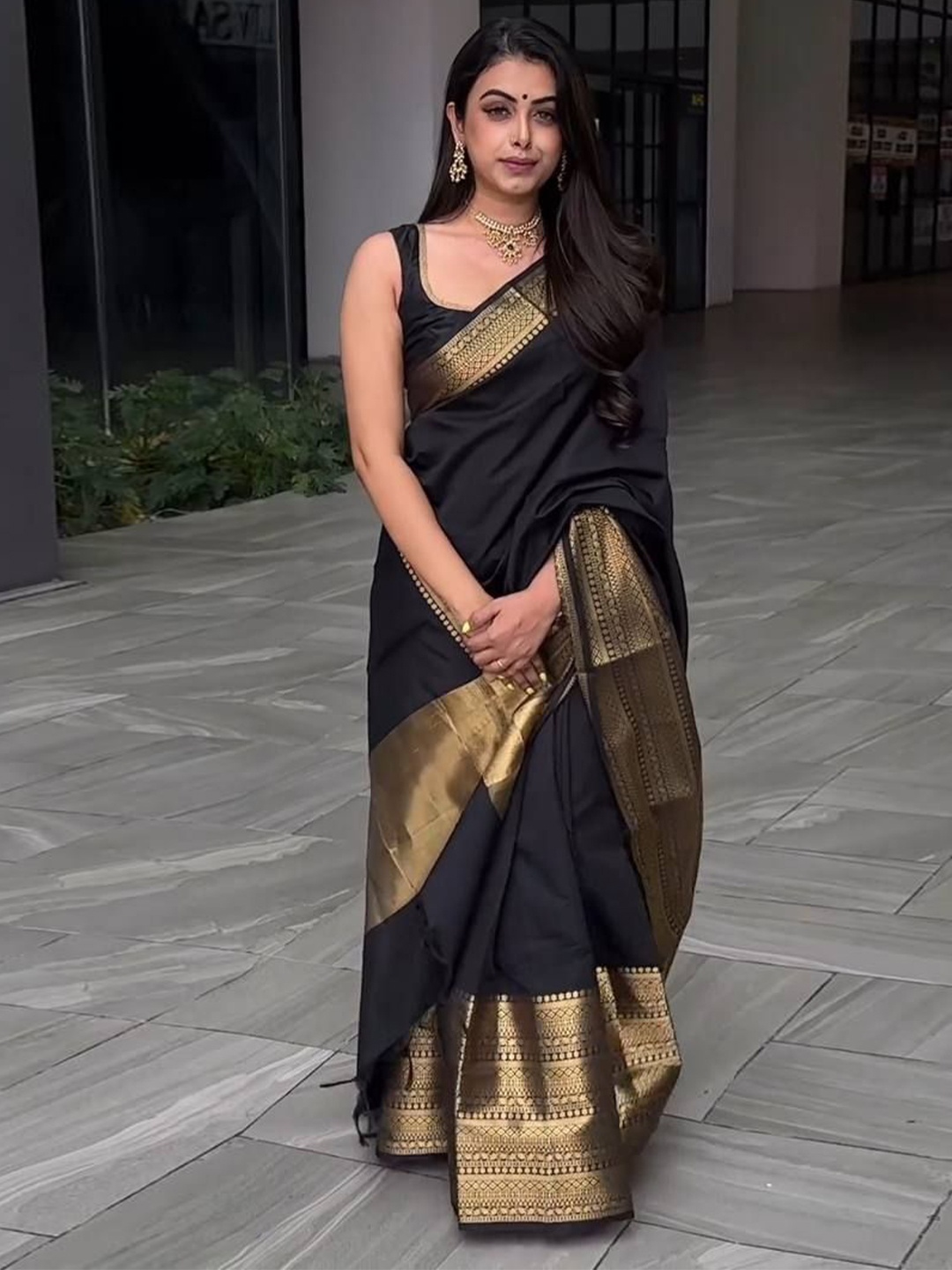 

Rujave Zari Kanjeevaram Saree, Black