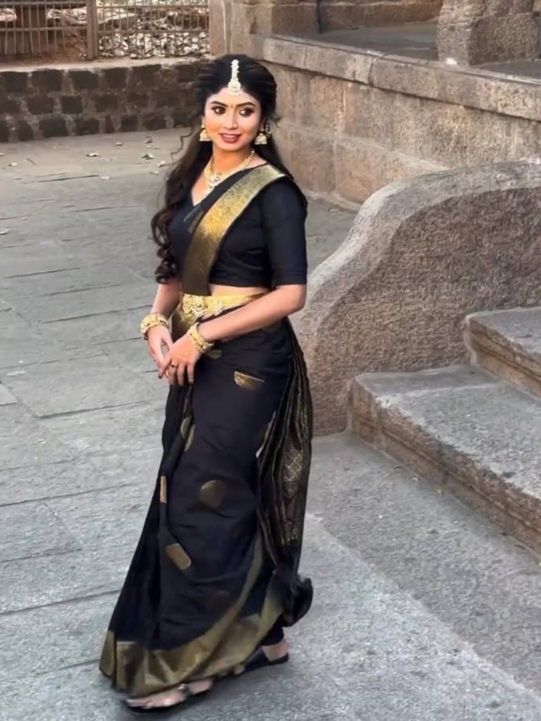 

Rujave Woven Design Zari Kanjeevaram Saree, Black