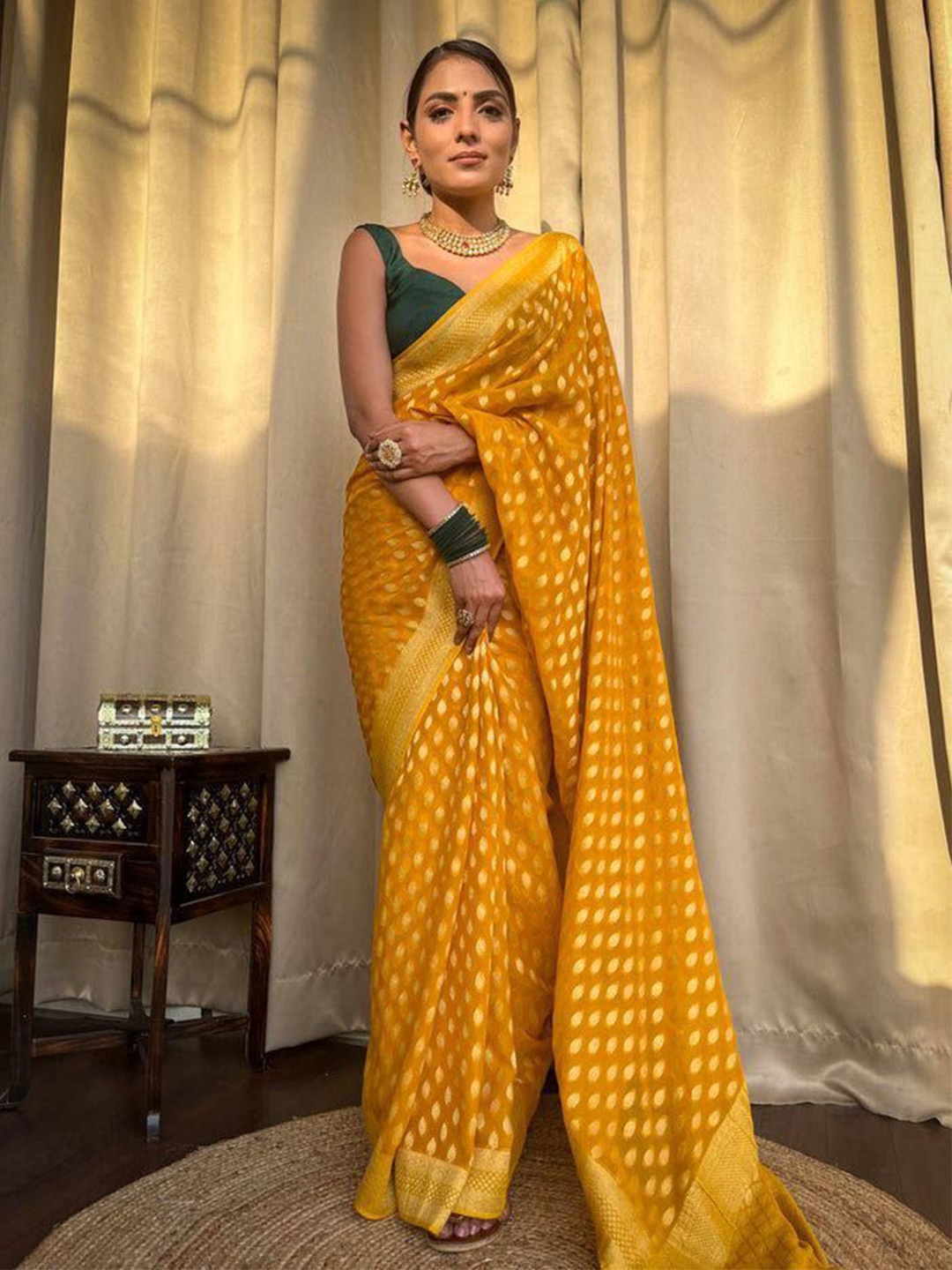 

Rujave Woven Design Zari Kanjeevaram Saree, Yellow