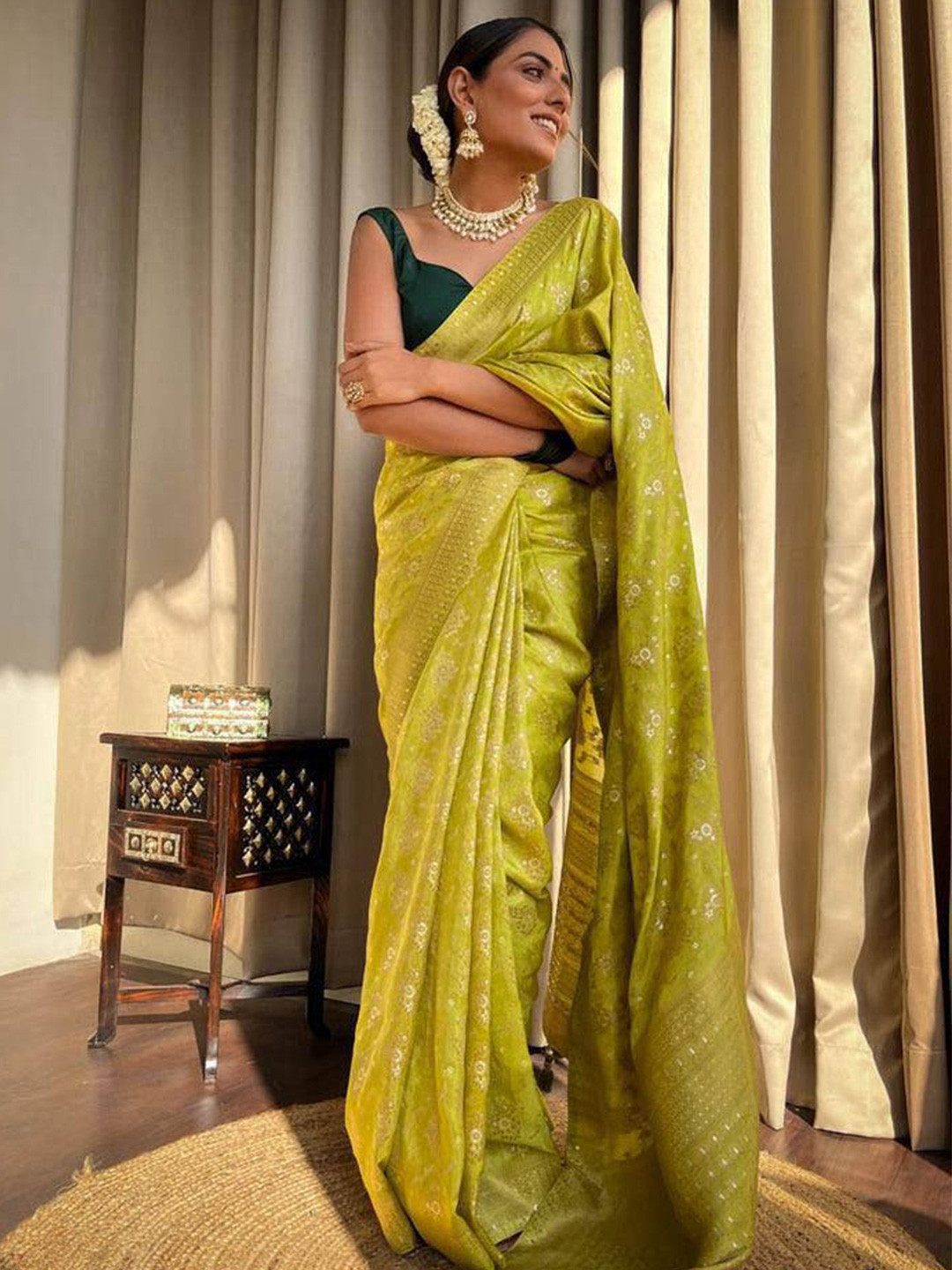 

Rujave Ethnic Motifs Woven Design Zari Kanjeevaram Saree, Yellow