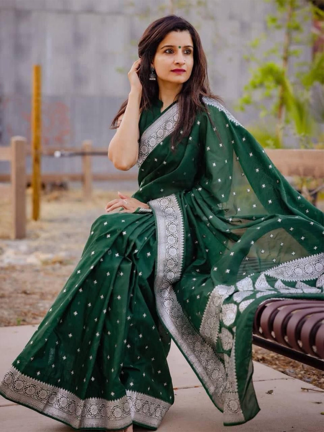 

Rujave Woven Design Zari Art Silk Kanjeevaram Saree, Green