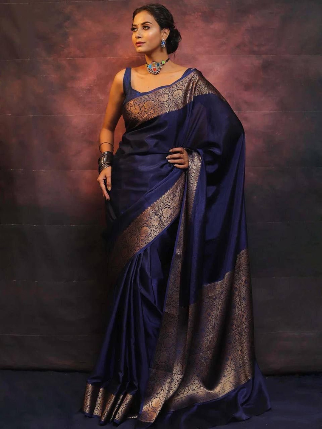

Rujave Woven Design Zari Kanjeevaram Saree, Navy blue