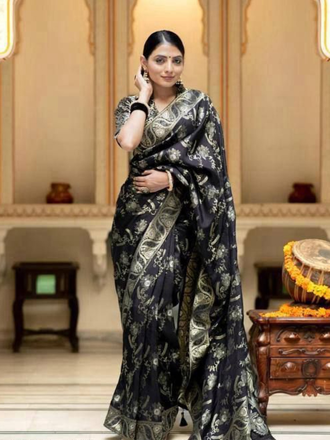 

Rujave Woven Design Zari Art Silk Kanjeevaram Saree, Black