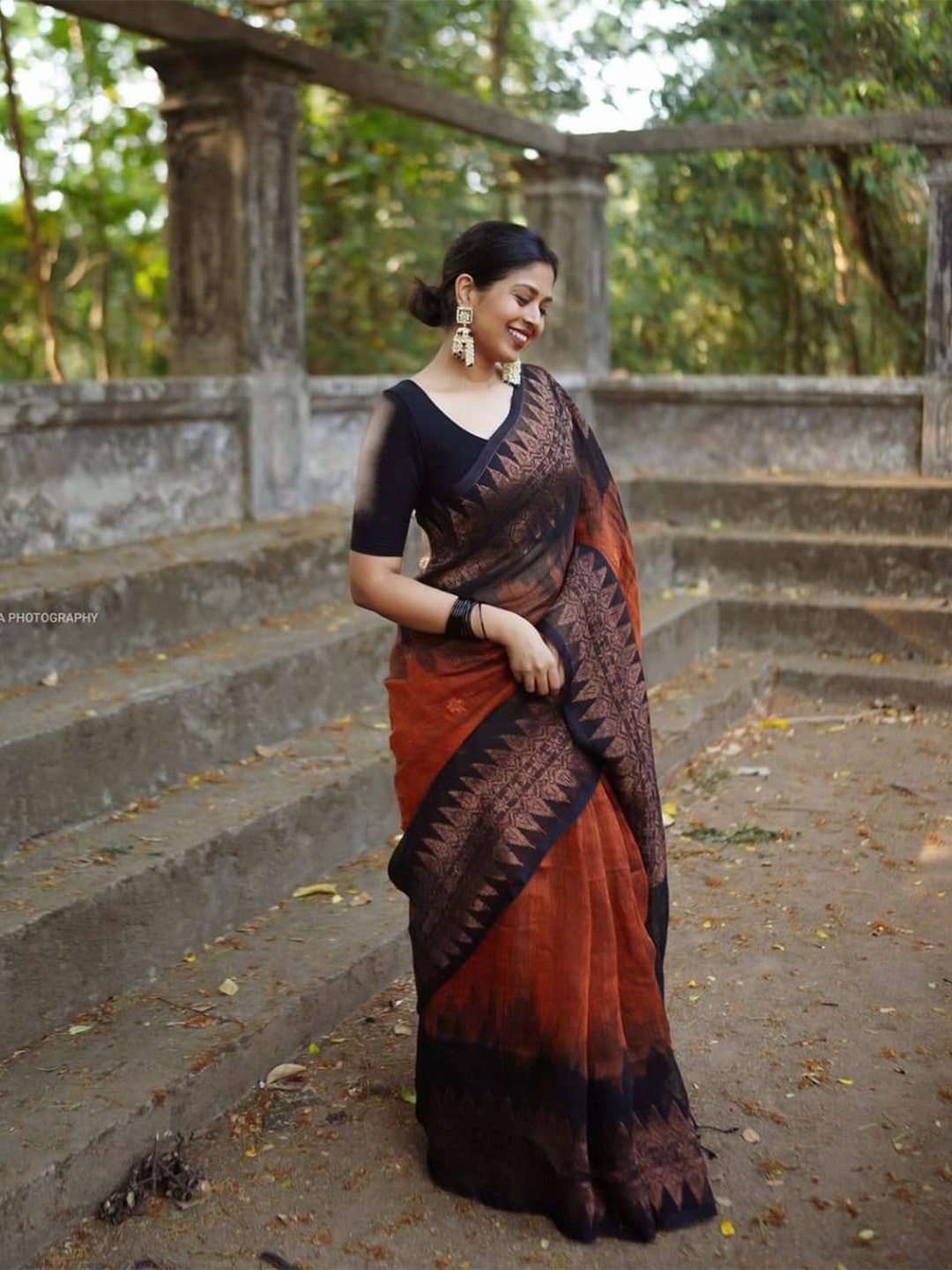 

Rujave Woven Design Zari Kanjeevaram Saree, Orange