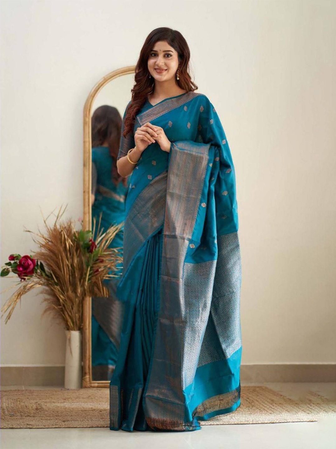 

Rujave Woven Design Zari Saree, Turquoise blue