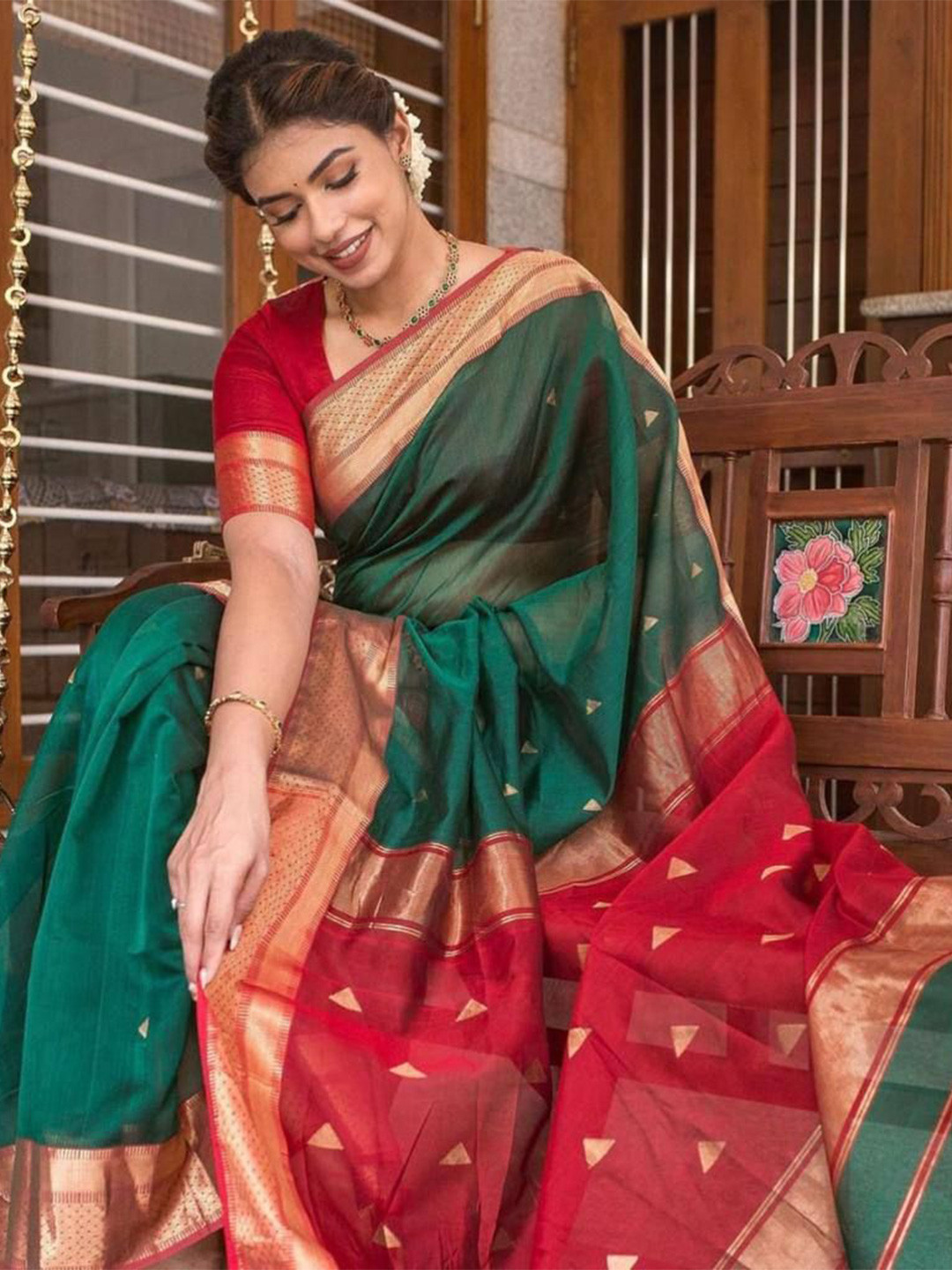 

Rujave Ethnic Motifs Woven Design Kanjeevaram Saree, Green