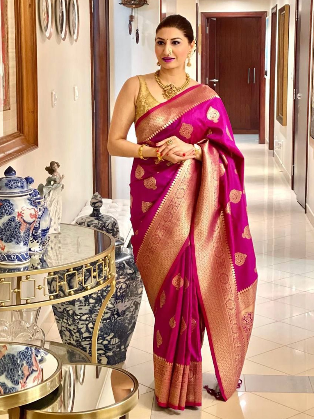 

Rujave Ethnic Motifs Woven Design Zari Kanjeevaram Saree, Pink