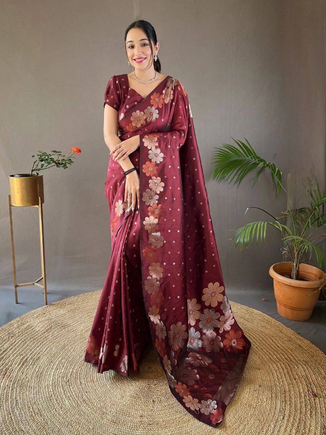 

Rujave Woven Design Zari Art Silk Kanjeevaram Saree, Maroon