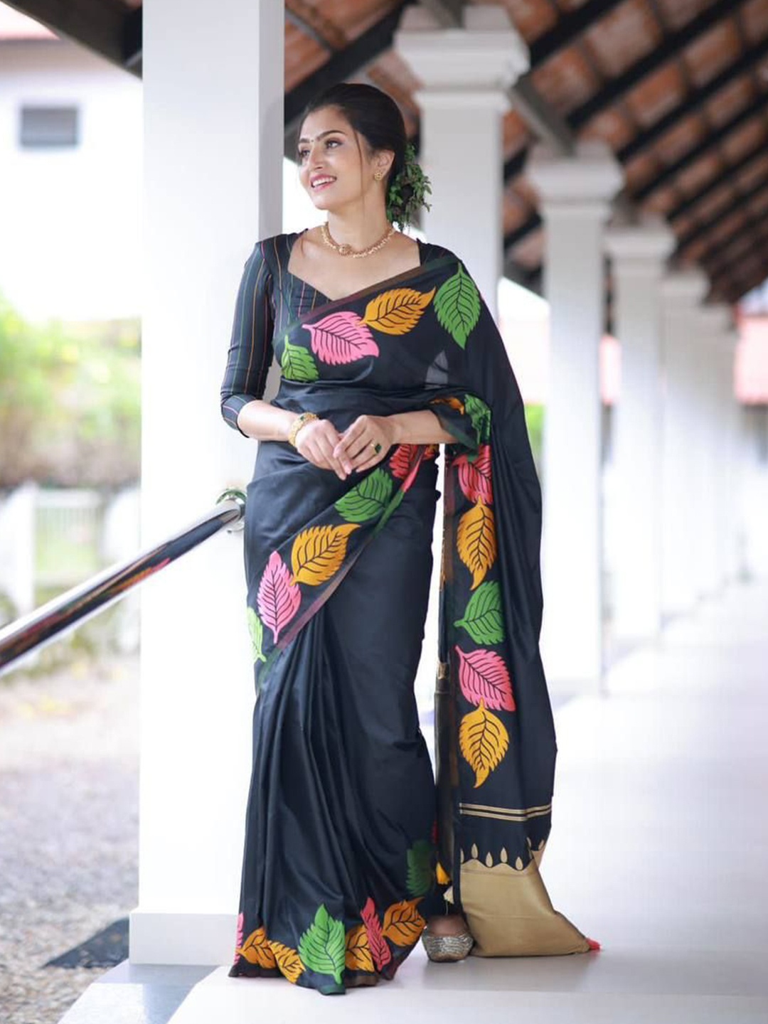 

Rujave Zari Kanjeevaram Saree, Black