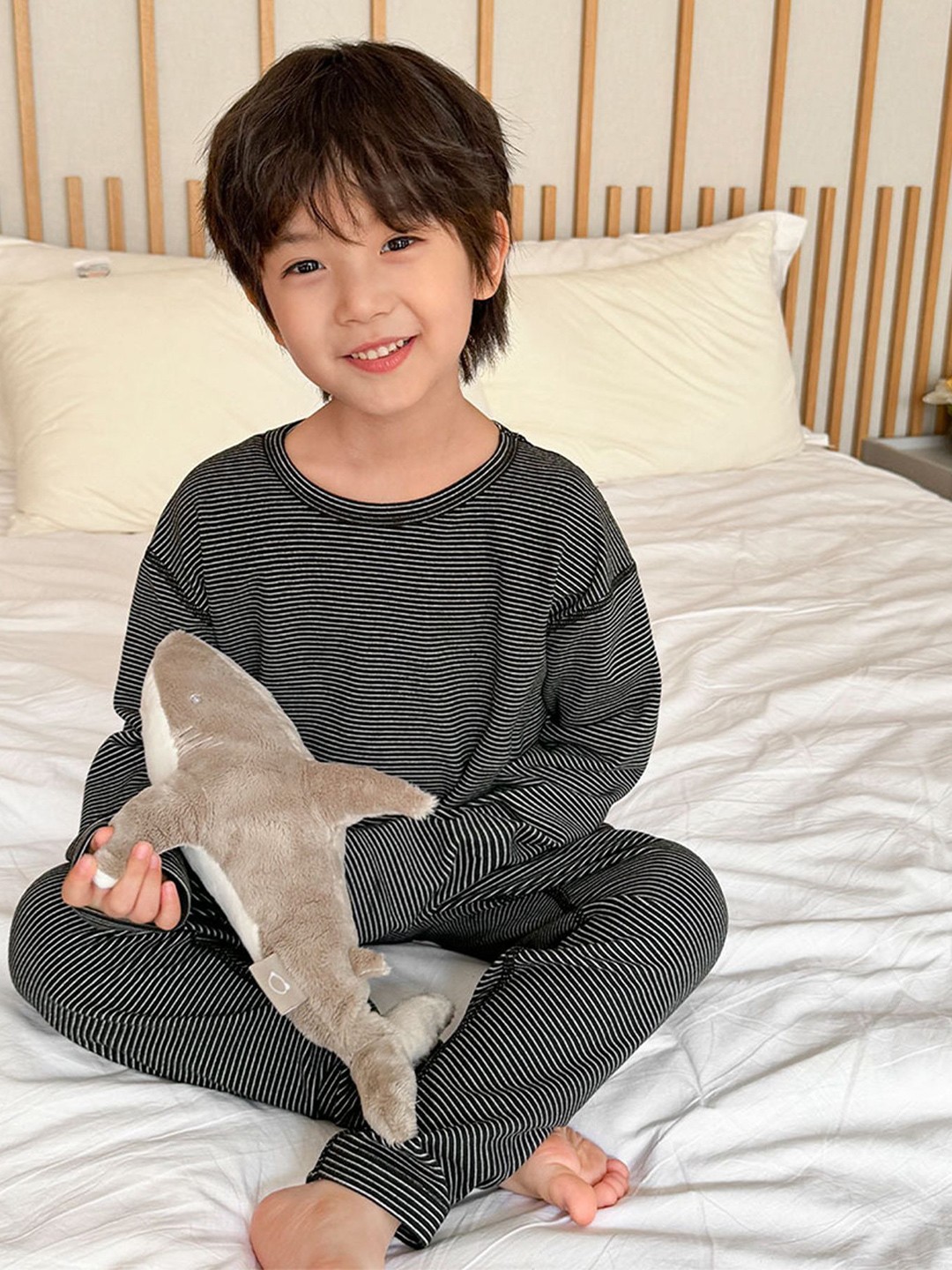 

LULU & SKY Boys Striped Night suit, Black
