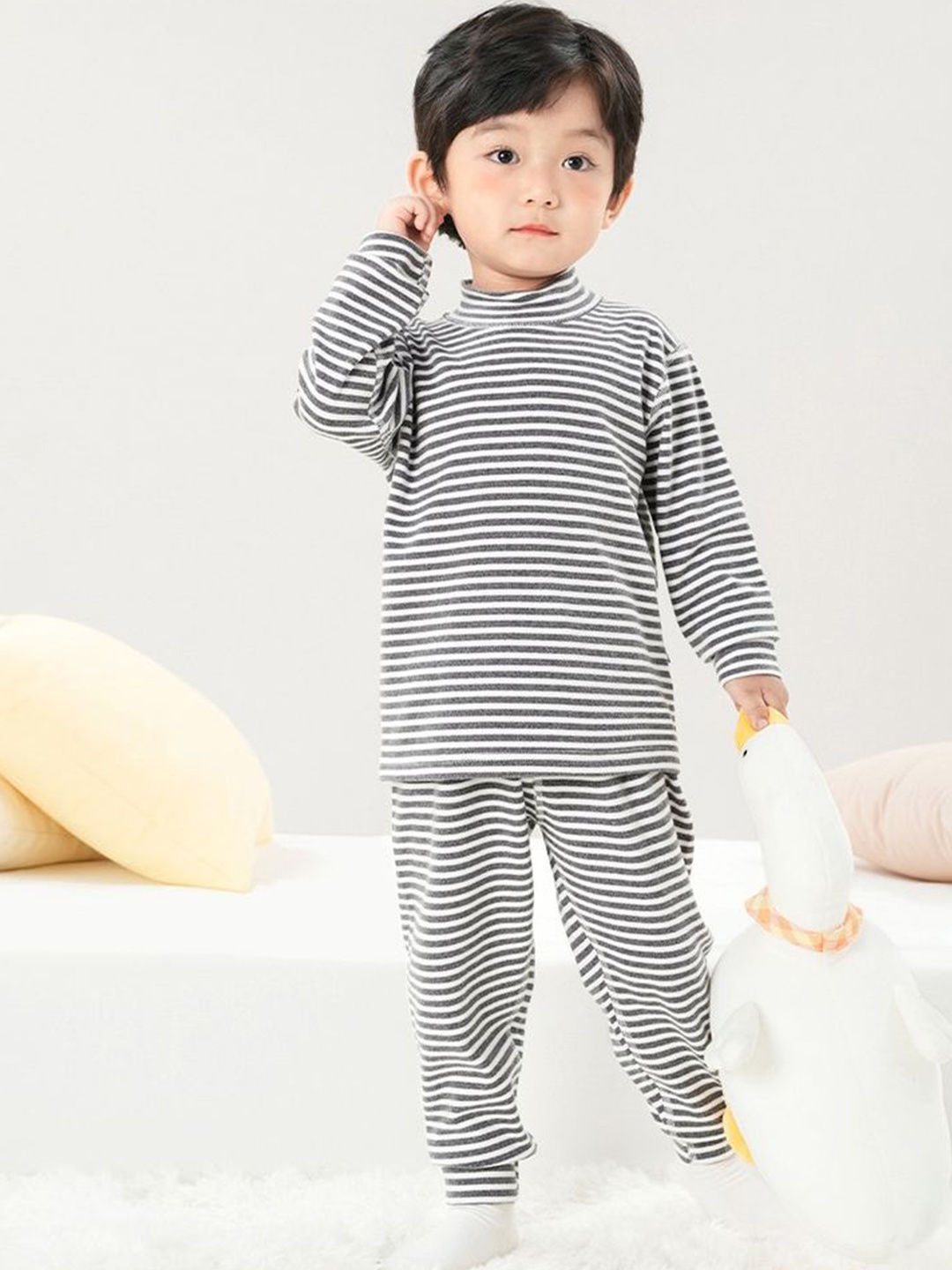 

LULU & SKY Boys Striped Night suit, Black