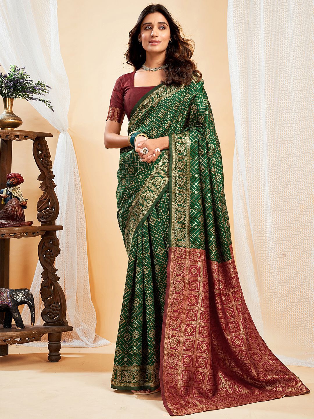 

KALINI Woven Design Zari Banarasi Saree, Green