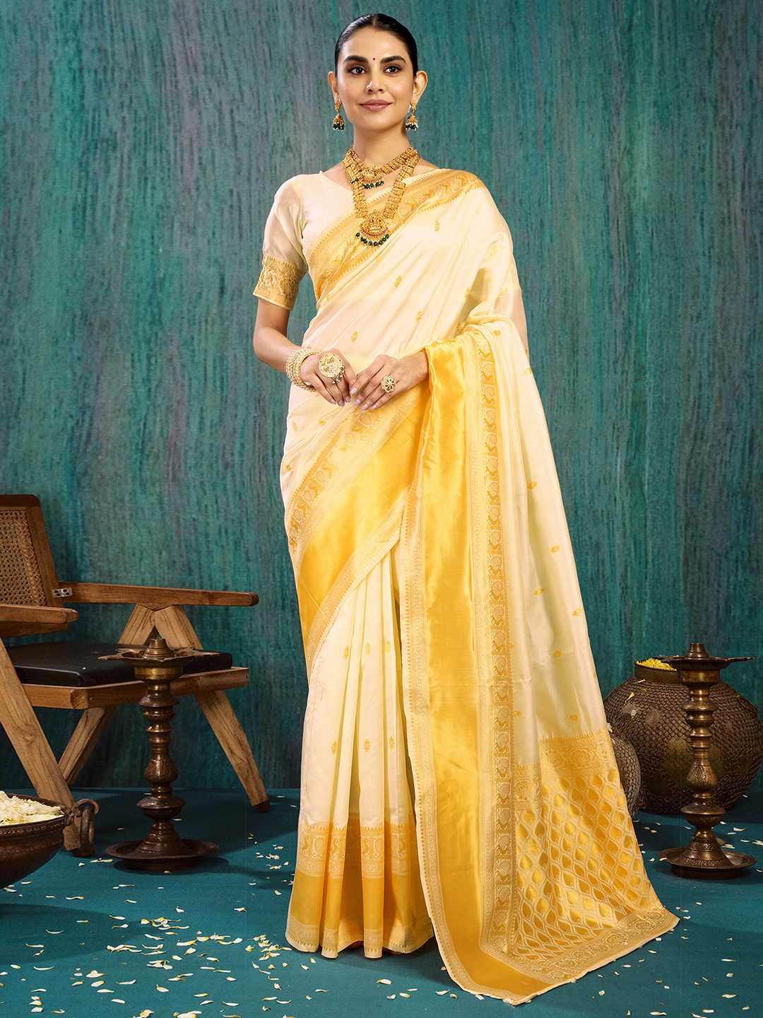 

KALINI Woven Design Zari Kasavu Saree, Cream