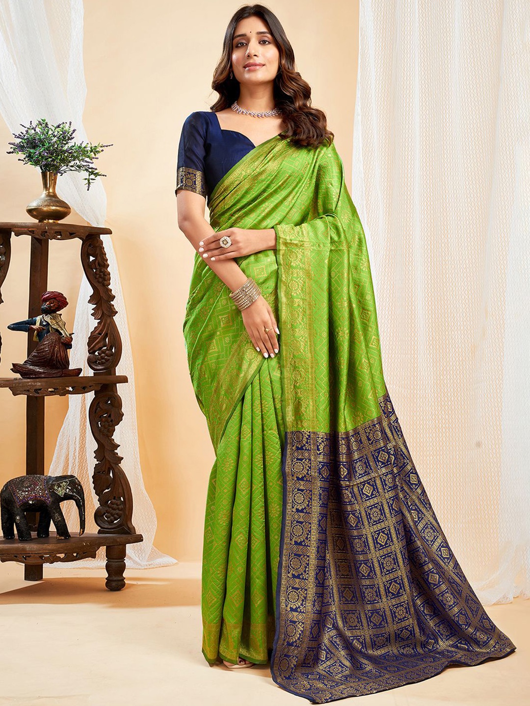 

KALINI Woven Design Zari Banarasi Saree, Green