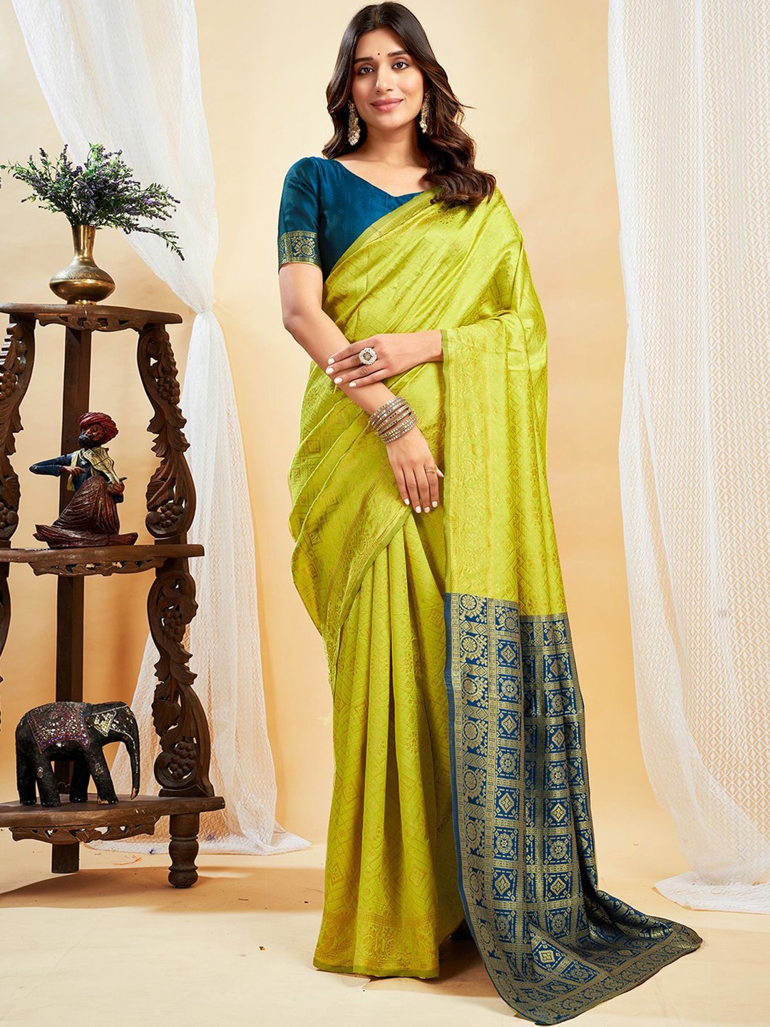 

KALINI Woven Design Zari Banarasi Saree, Green