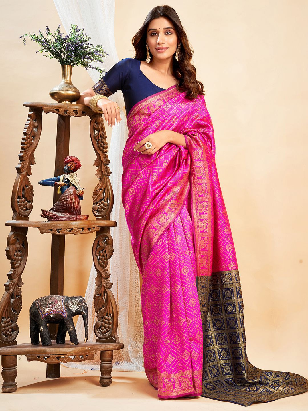 

KALINI Woven Design Zari Banarasi Saree, Pink