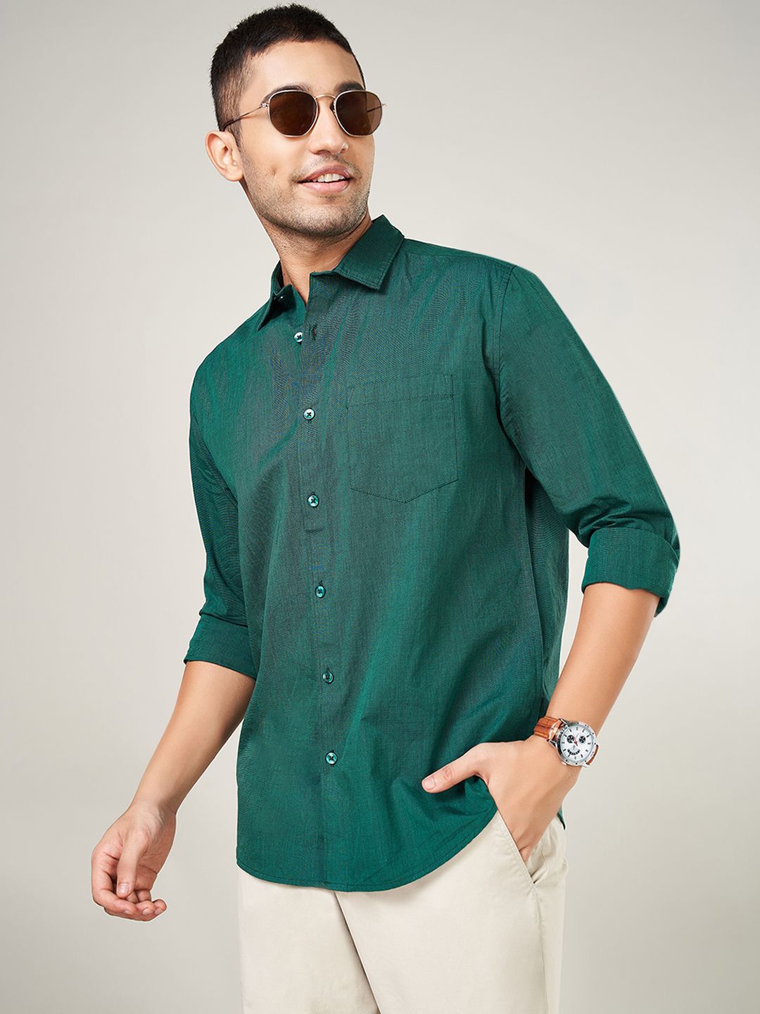 

Peregrine by Pantaloons Men Spread Collar Solid Cotton Casual Shirt, Green