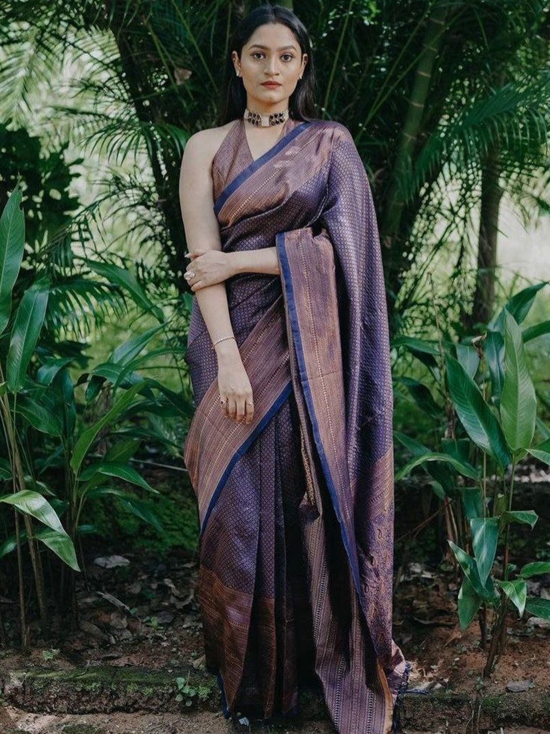

Fashion Ritmo Woven Design Zari Pure Silk Saree, Navy blue