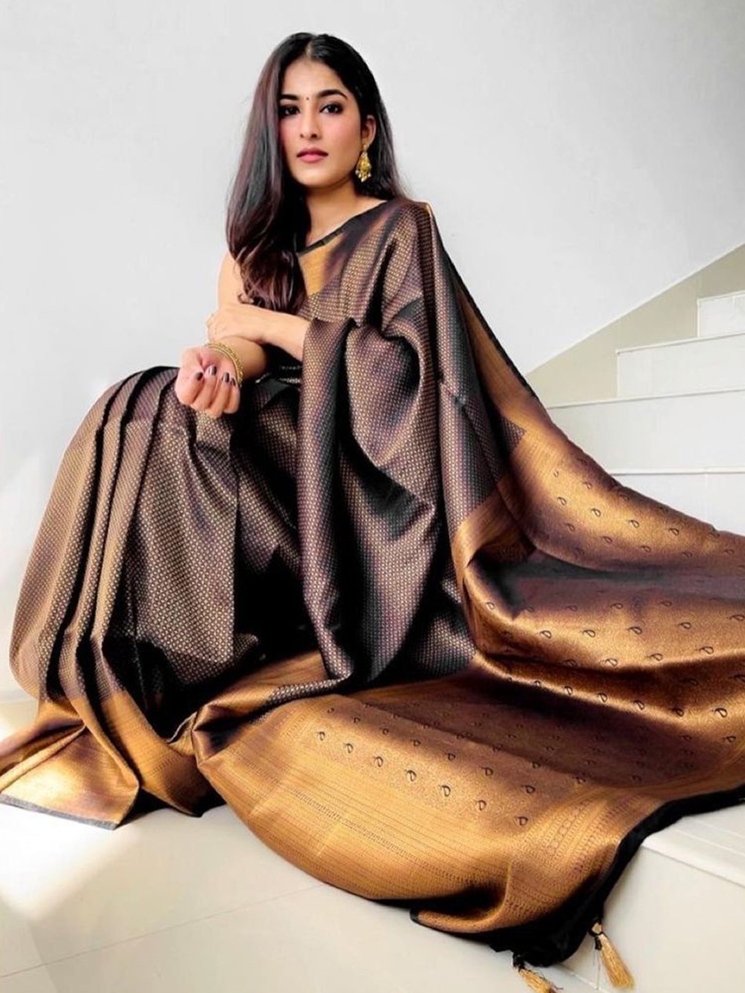 

Fashion Ritmo Woven Design Zari Pure Silk Saree, Black