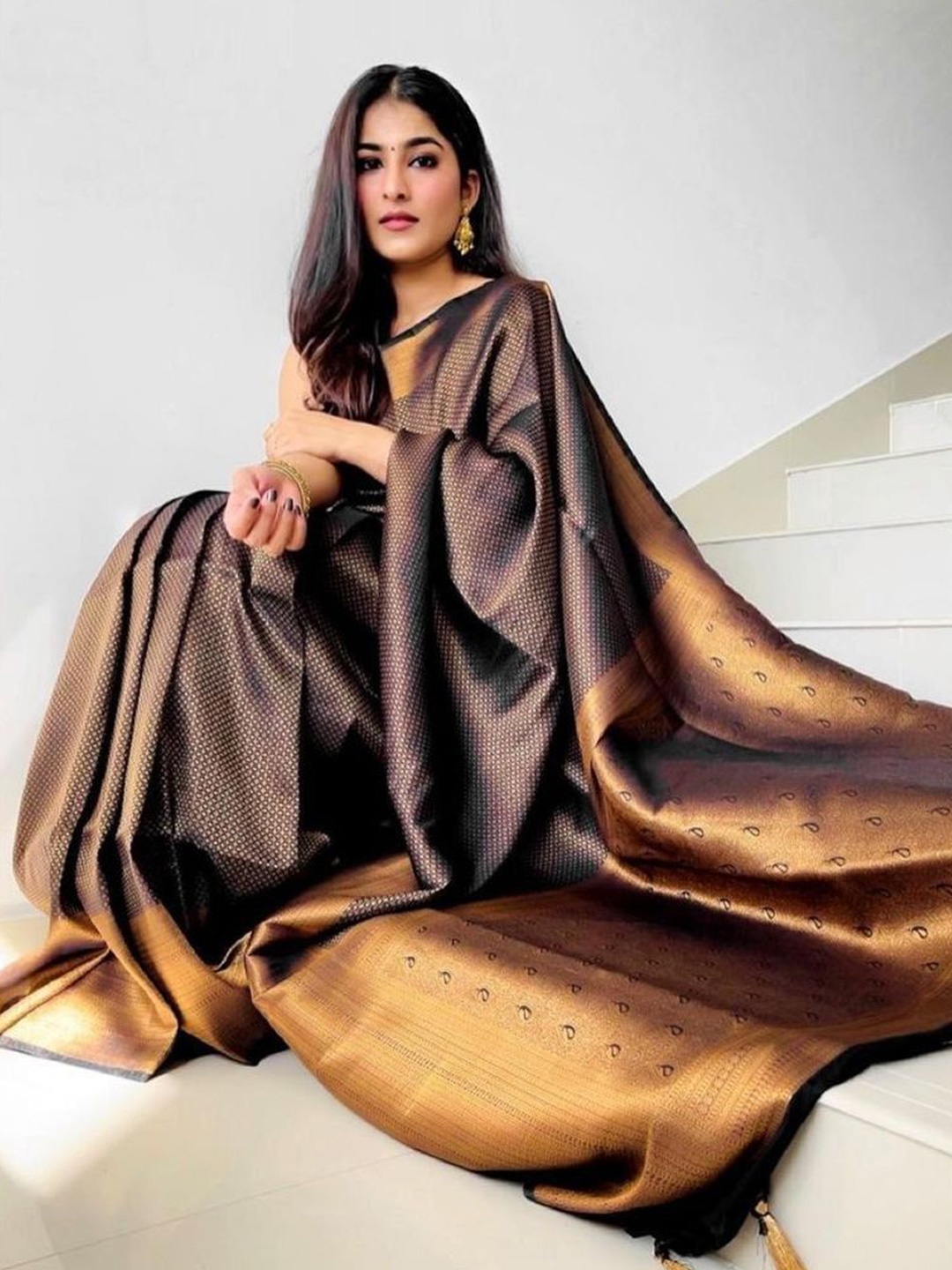

Fashion Ritmo Woven Design Zari Pure Silk Saree, Black