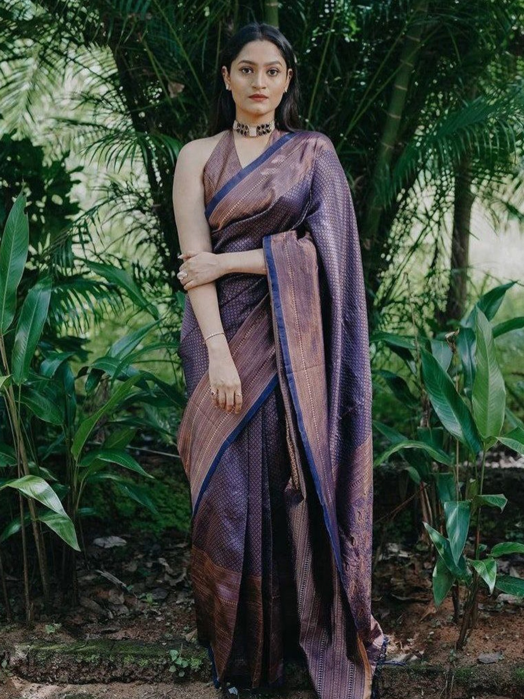 

Fashion Ritmo Woven Design Zari Pure Silk Saree, Navy blue