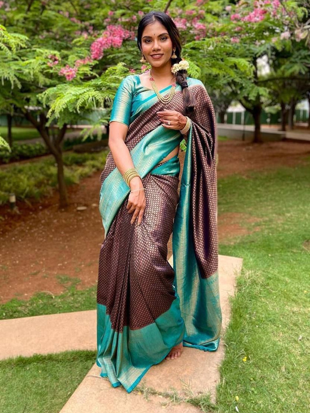 

Fashion Ritmo Woven Design Zari Pure Silk Saree, Navy blue