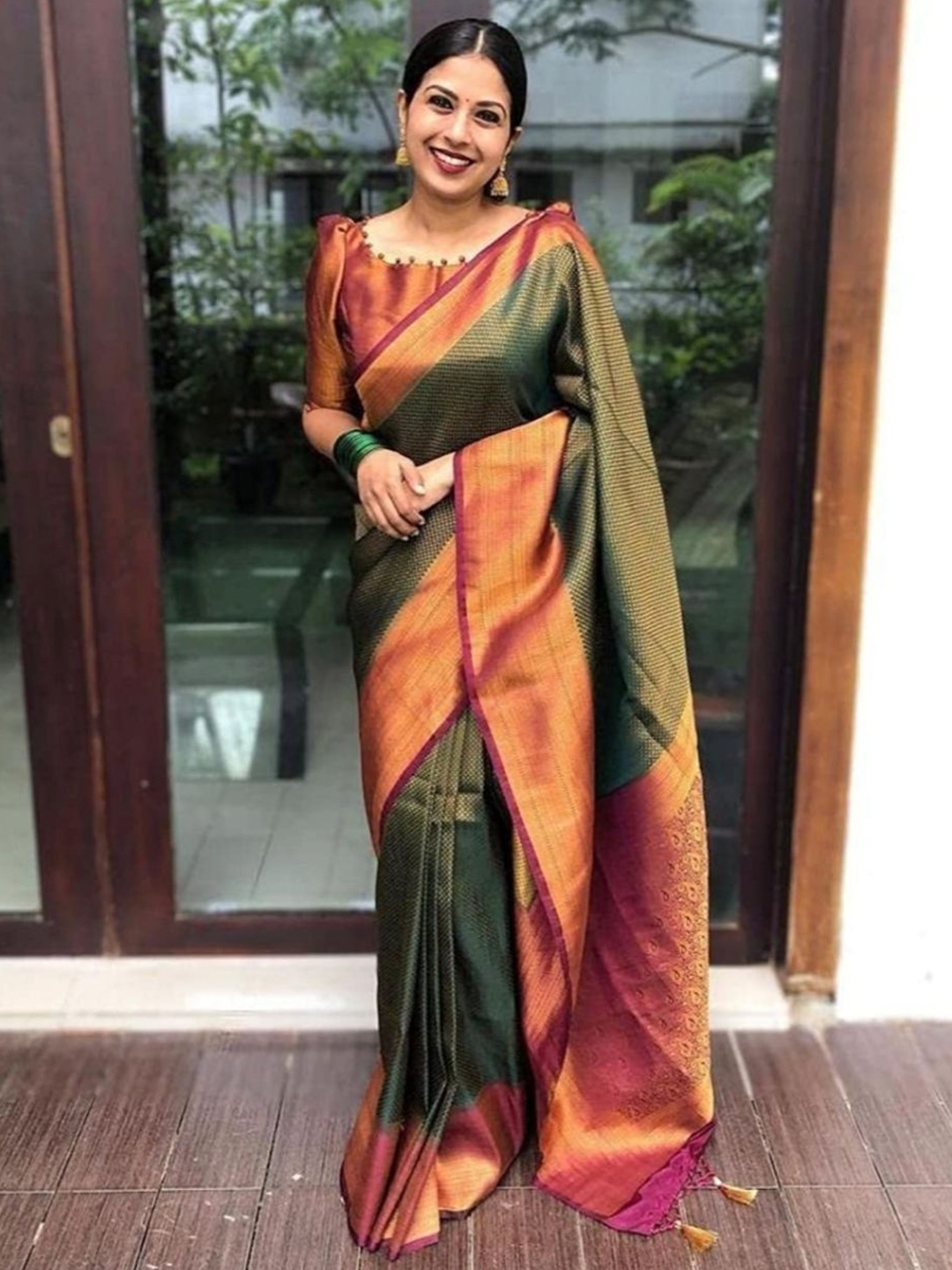 

Fashion Ritmo Woven Design Pure Silk Saree, Green
