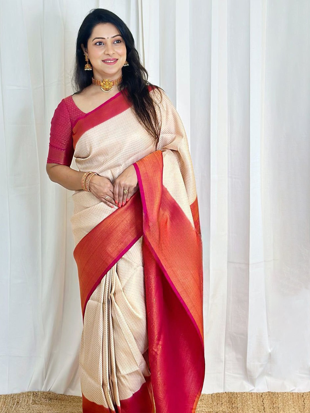 

Fashion Ritmo Woven Design Zari Pure Silk Saree, Red