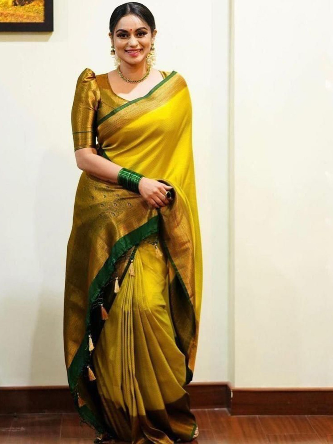 

Fashion Ritmo Woven Design Zari Pure Silk Saree, Green