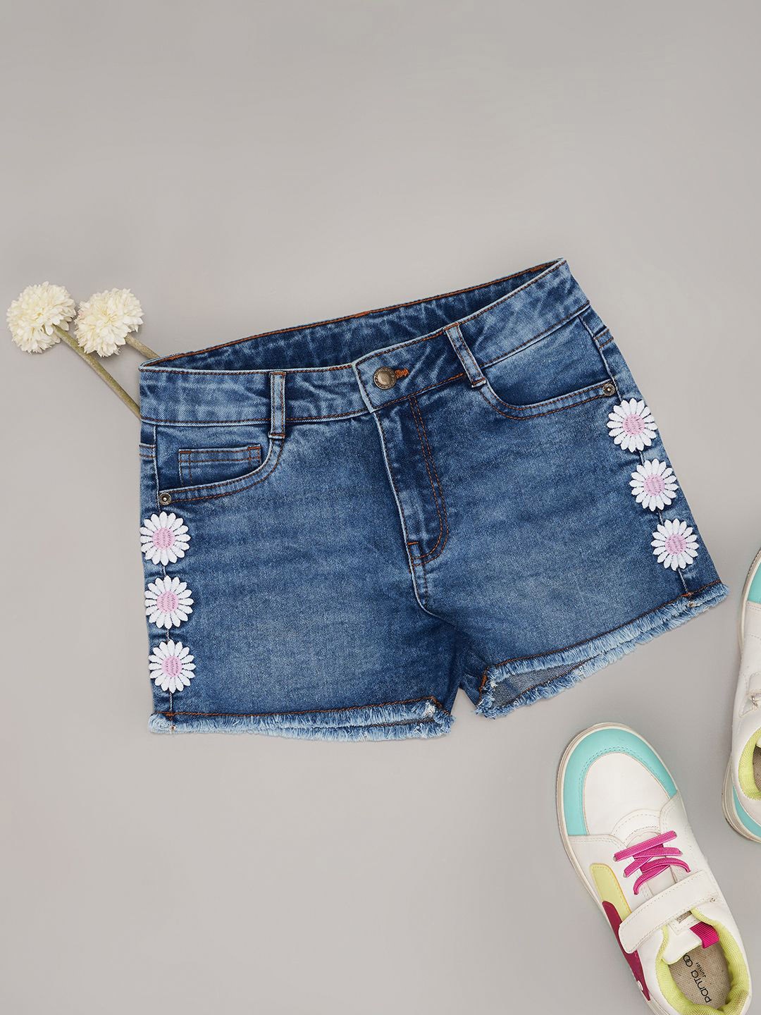 

Pantaloons Junior Girls Regular Fit Mid-Rise Denim Shorts, Blue