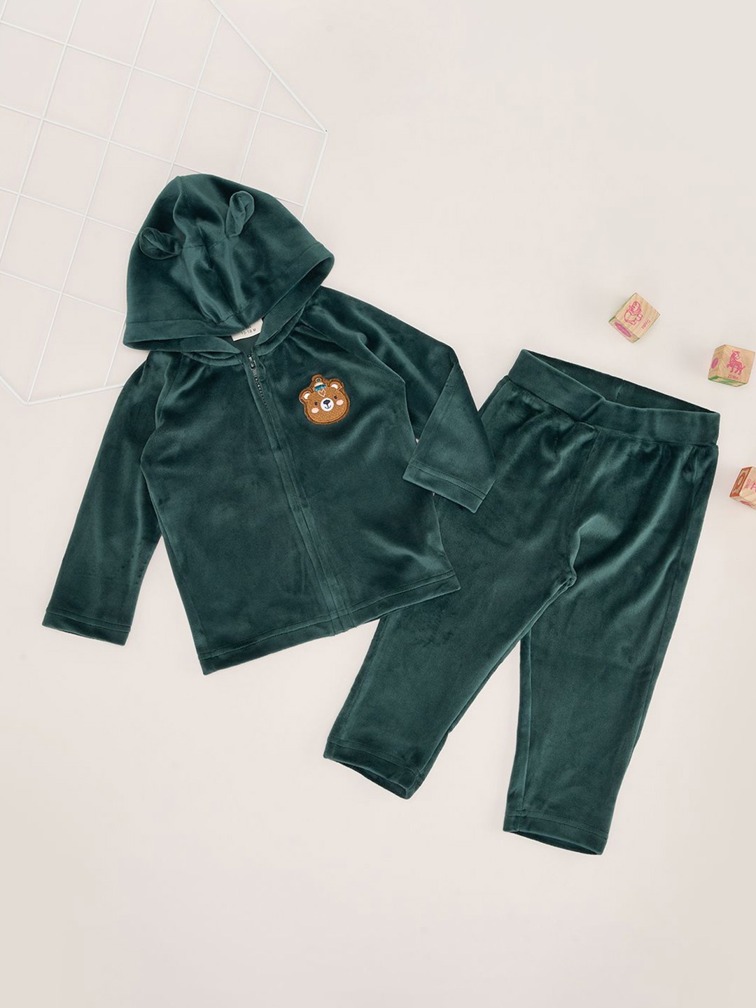 

Pantaloons Baby Boys Hooded Sweatshirt With Trouser, Green