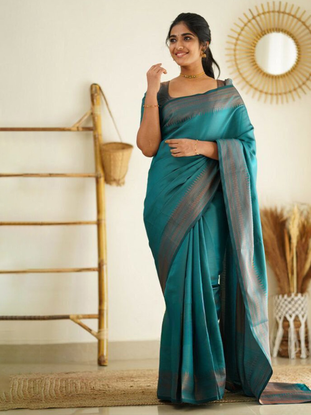 

Fashion Ritmo Woven Design Zari Pure Silk Saree, Green