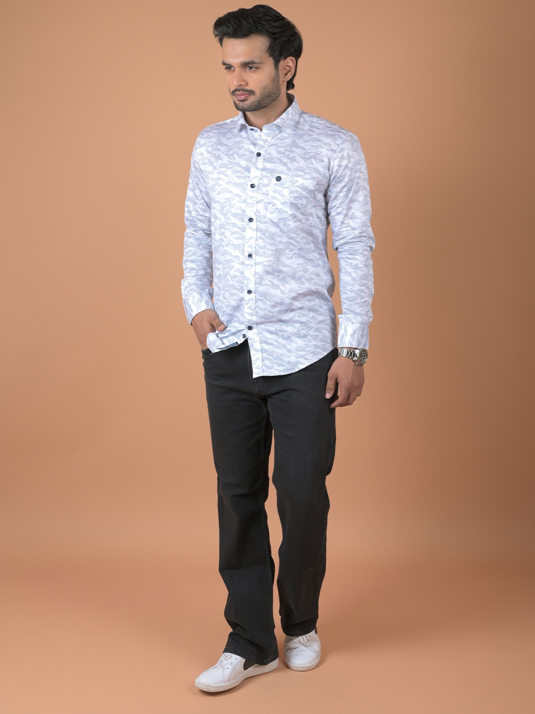 

INDIAN THREADS Men Relaxed Fit Spread Collar Abstract Printed Cotton Casual Shirt, White