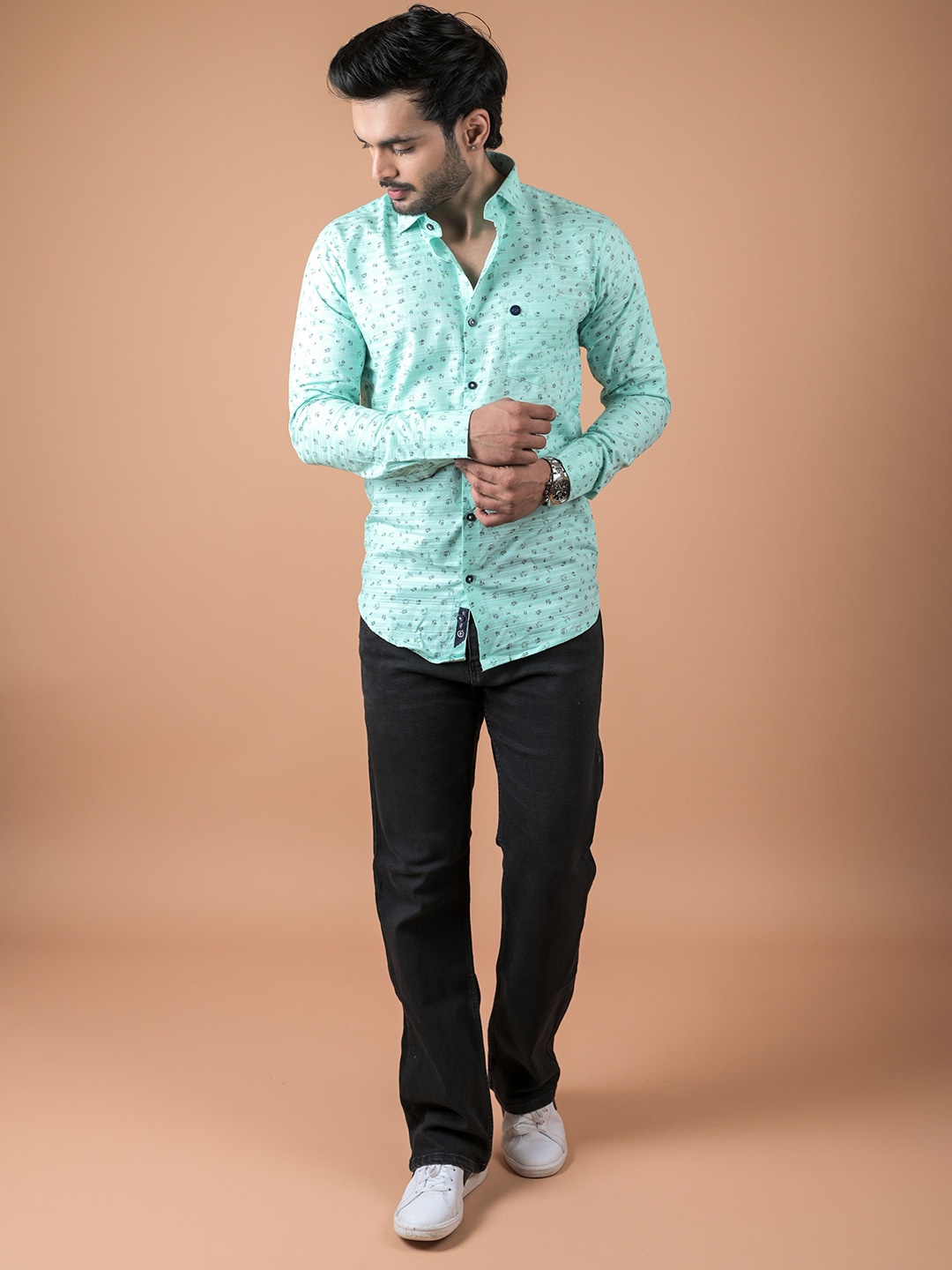 

INDIAN THREADS Men Relaxed Fit Spread Collar Floral Printed Cotton Casual Shirt, Green