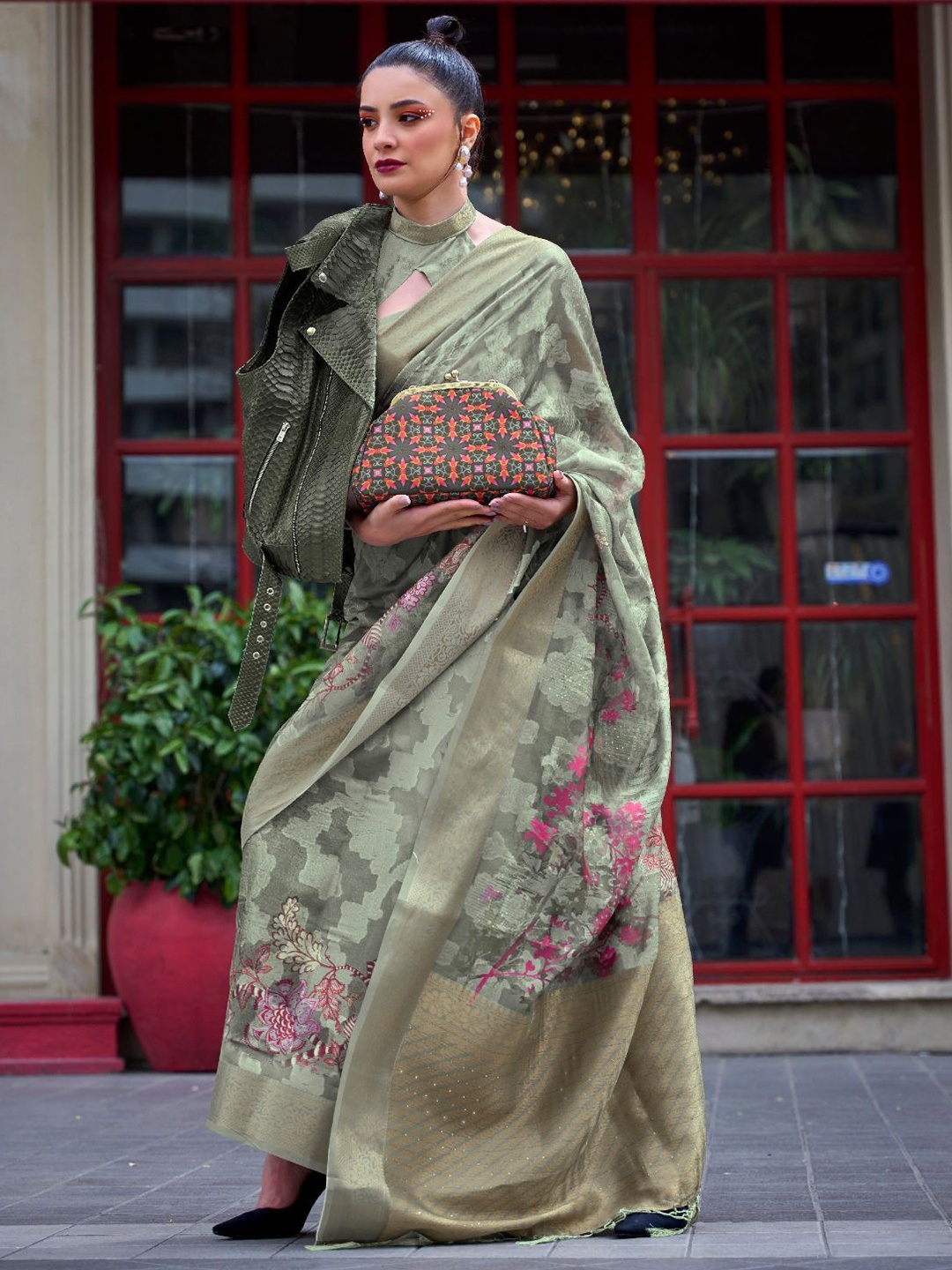 

ODETTE Poly Brasso Woven Saree With Unstitched Blouse for Women, Green
