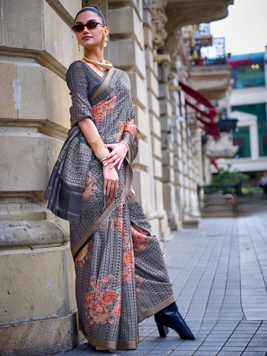 

ODETTE Grey Poly Viscose Printed Saree With Unstitched Blouse for Women