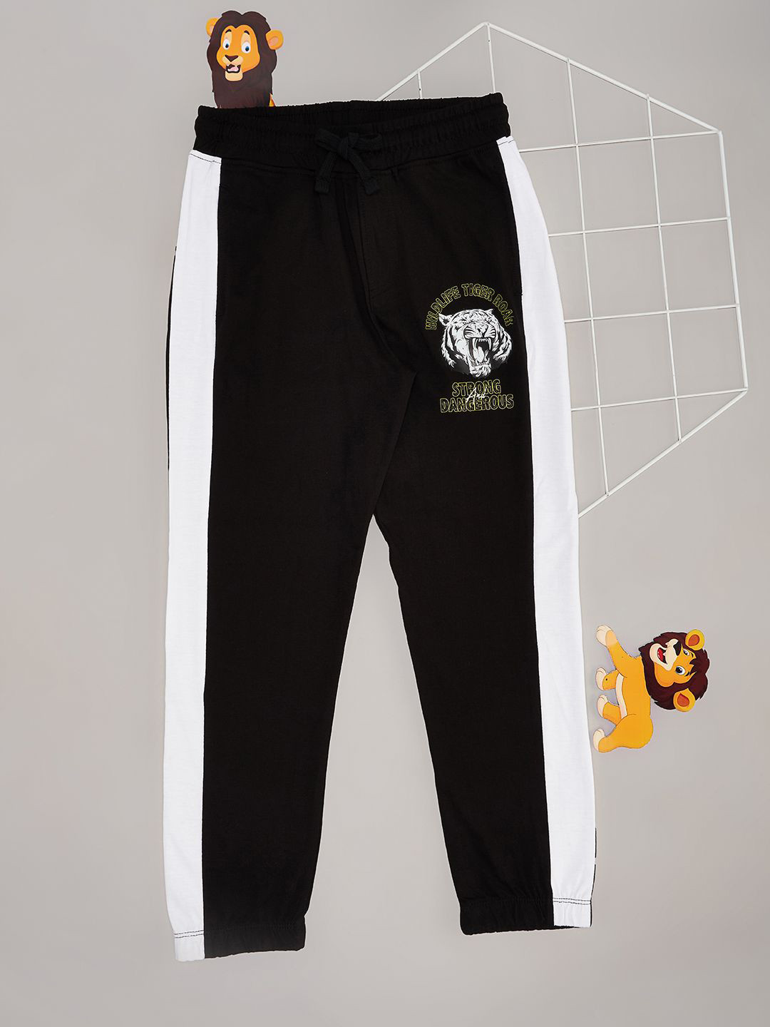 

Pantaloons Junior Boys Graphic Printed Pure Cotton Jogger, Black