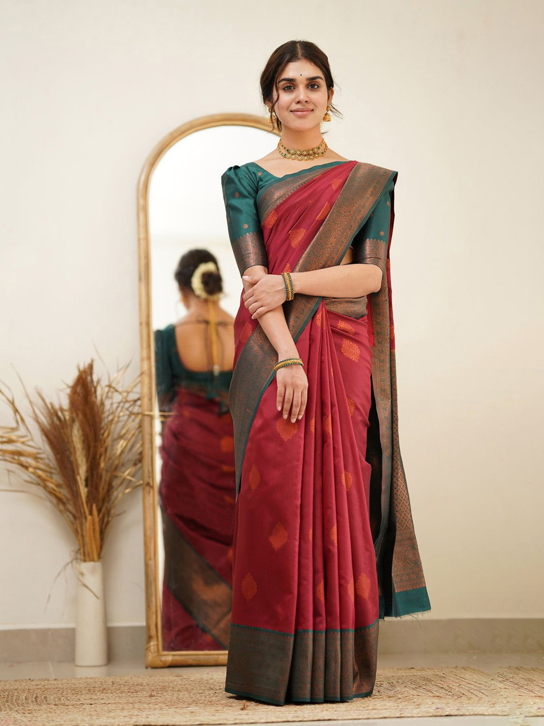 

Fashion Ritmo Ethnic Motifs Zari Pure Silk Saree, Red